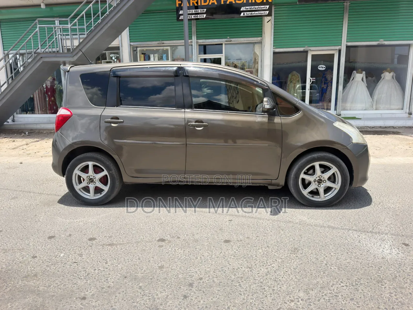 Toyota Ractis 1.5 AWD 2007 Gray