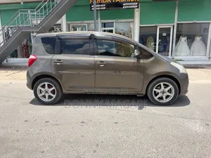 Toyota Ractis 1.5 AWD 2007 Gray