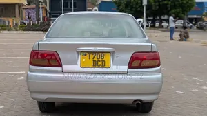 Toyota Carina 2000 Beige
