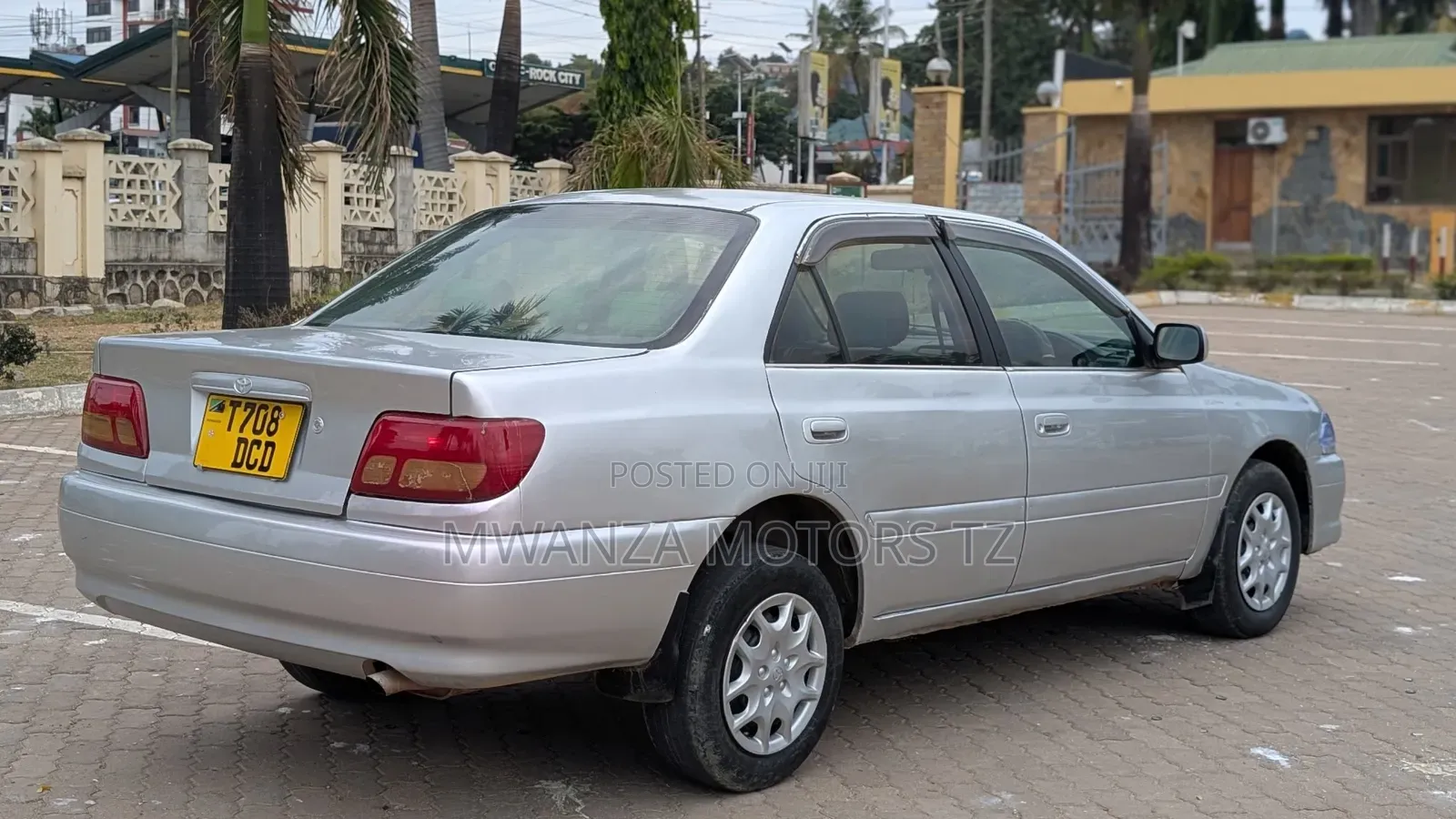 Toyota Carina 2000 Beige