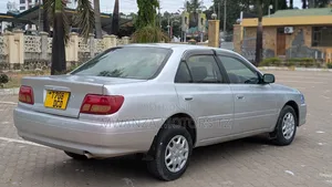 Toyota Carina 2000 Beige