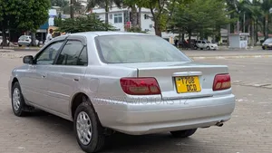 Toyota Carina 2000 Beige