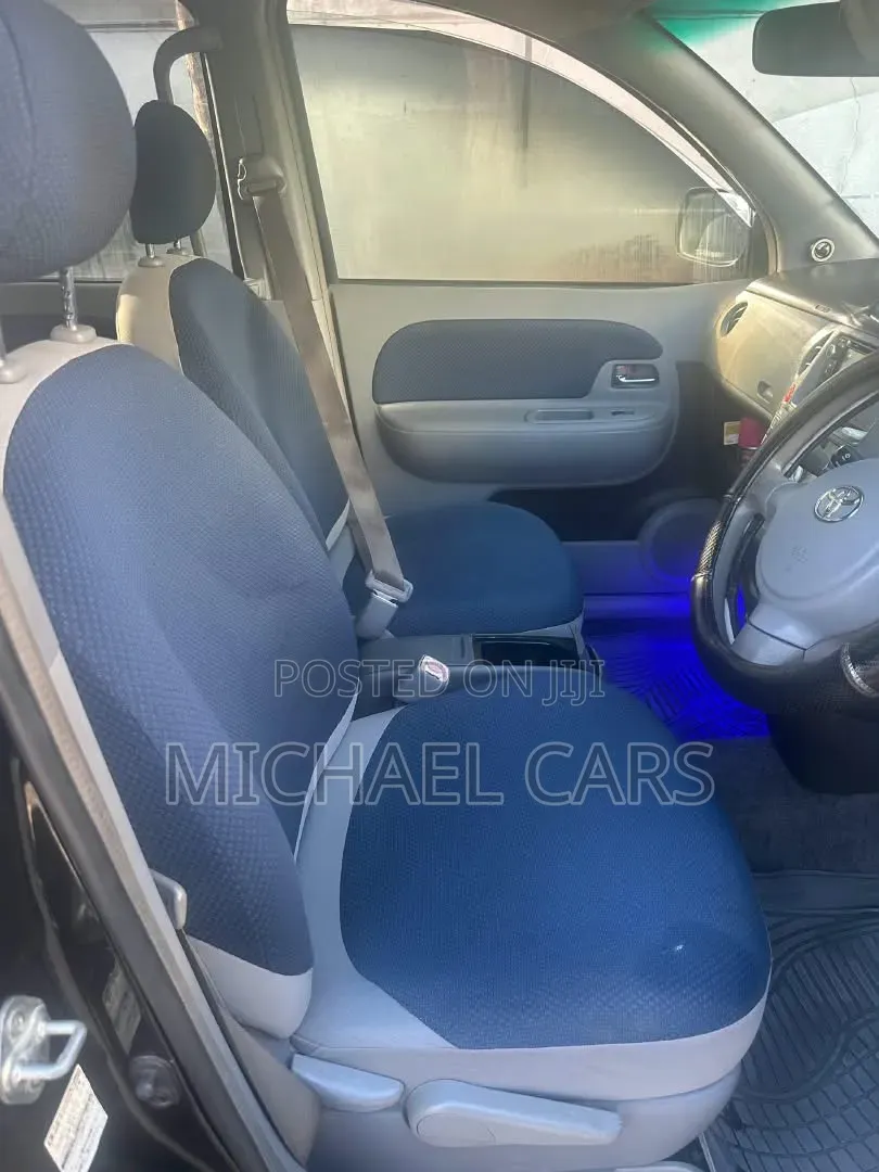 Toyota Sienta 2005 Black