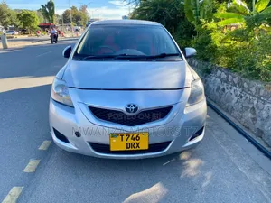 Toyota Belta 2005 Beige