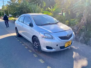 Toyota Belta 2005 Beige