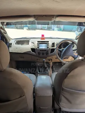 Toyota Hilux 2011 Pearl