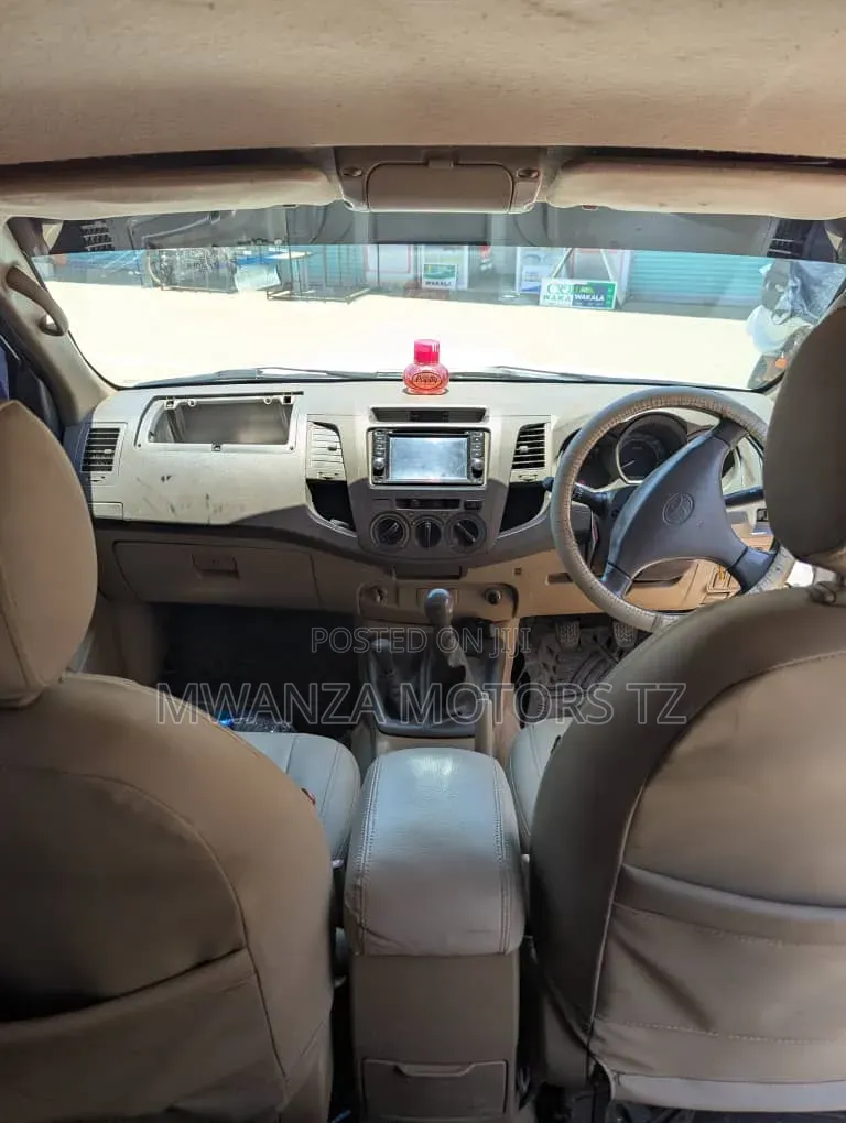 Toyota Hilux 2011 Pearl
