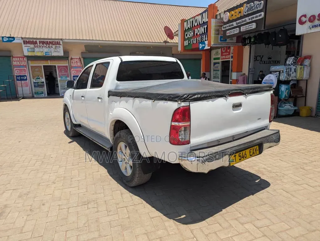 Toyota Hilux 2011 Pearl
