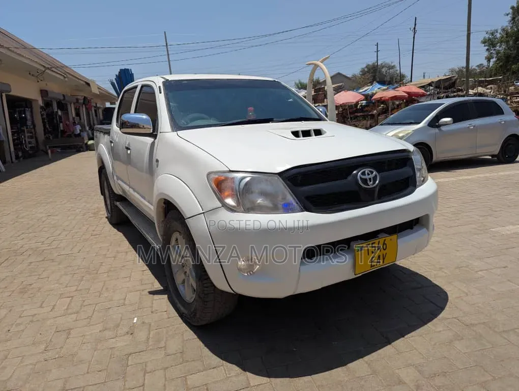 Toyota Hilux 2011 Pearl