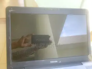 Laptop Toshiba Satellite L450 4GB Intel Core i3 HDD 500GB