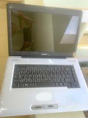 Laptop Toshiba Satellite L450 4GB Intel Core i3 HDD 500GB