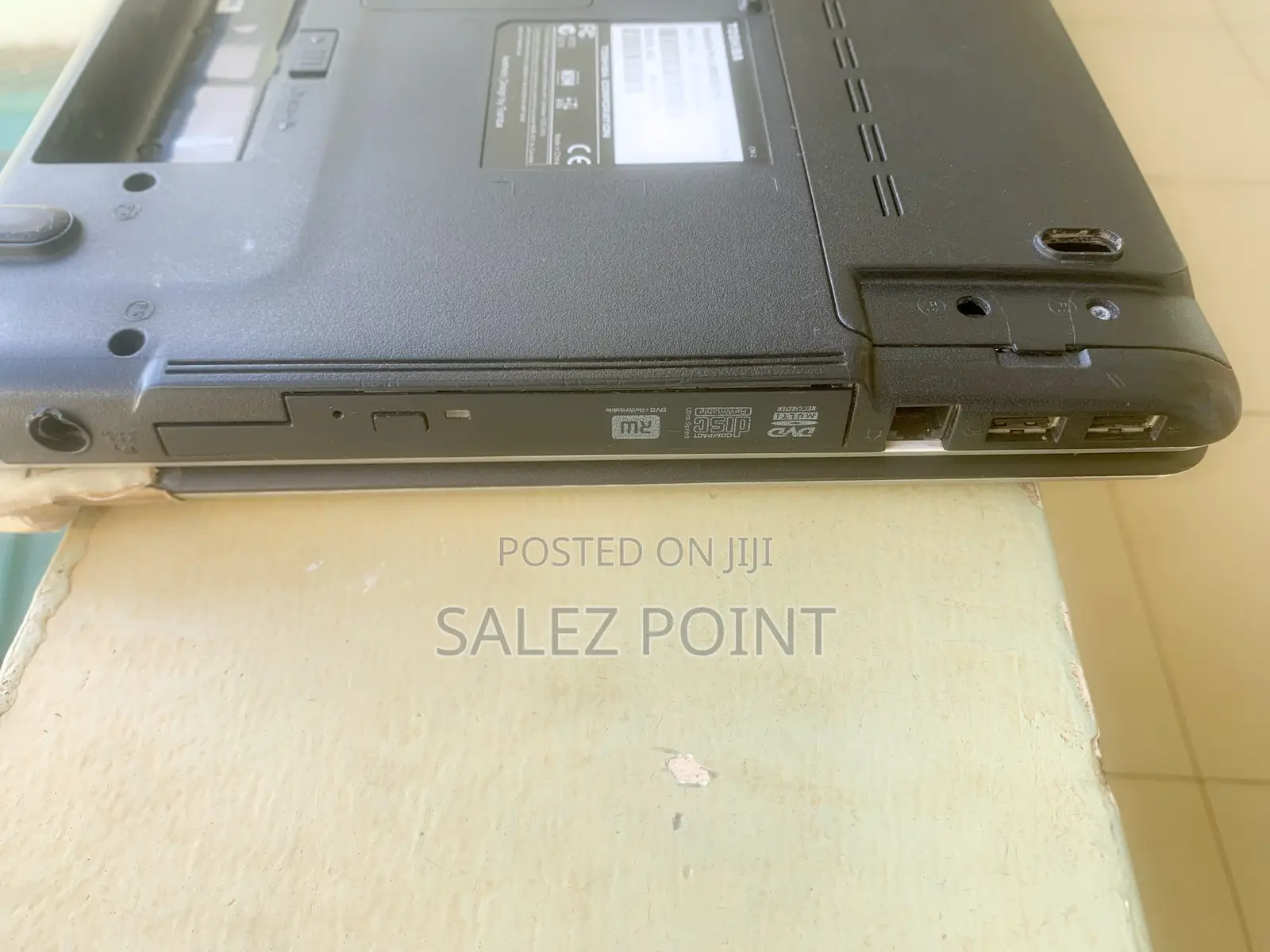 Laptop Toshiba Satellite L450 4GB Intel Core i3 HDD 500GB