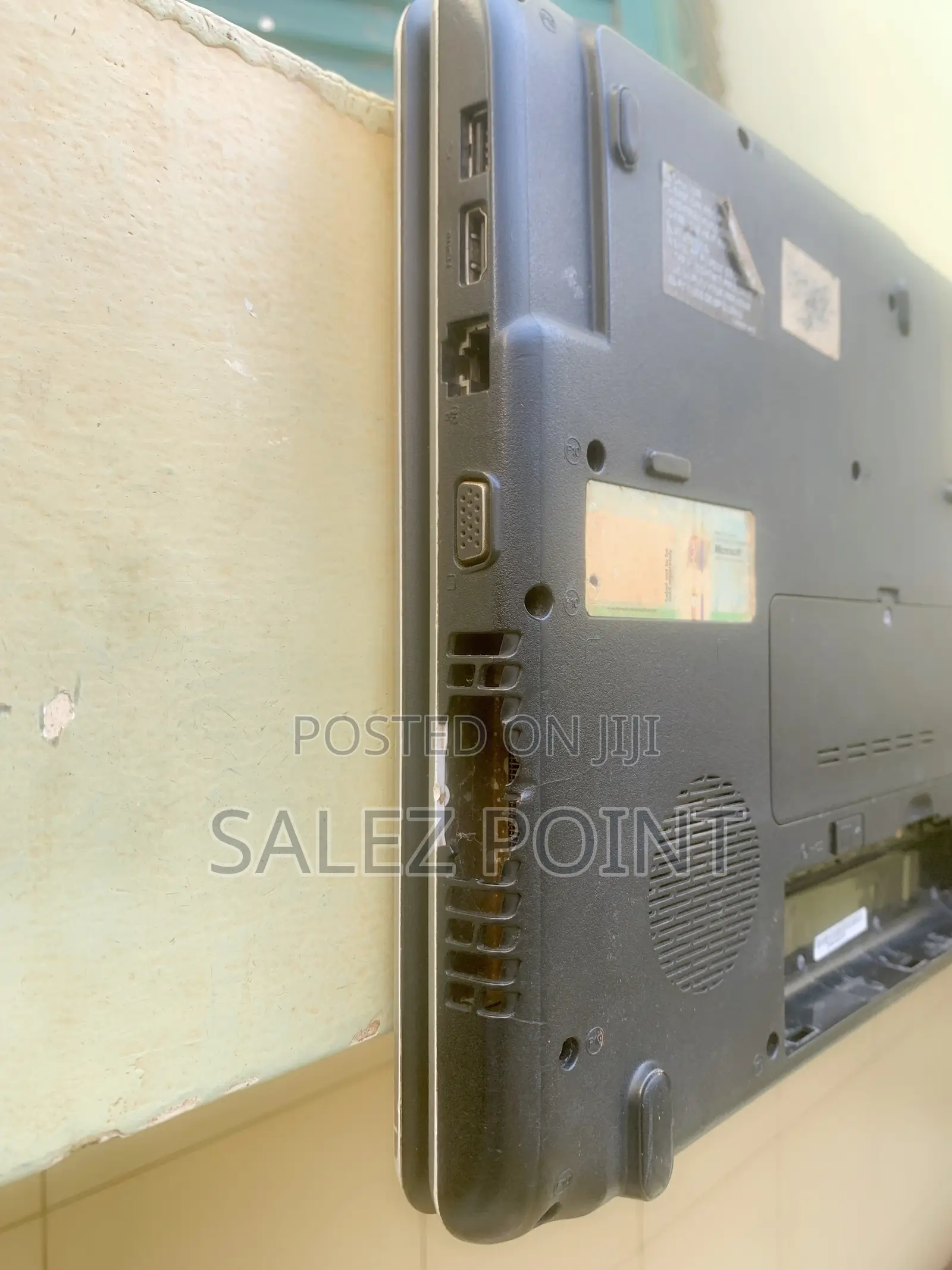 Laptop Toshiba Satellite L450 4GB Intel Core i3 HDD 500GB