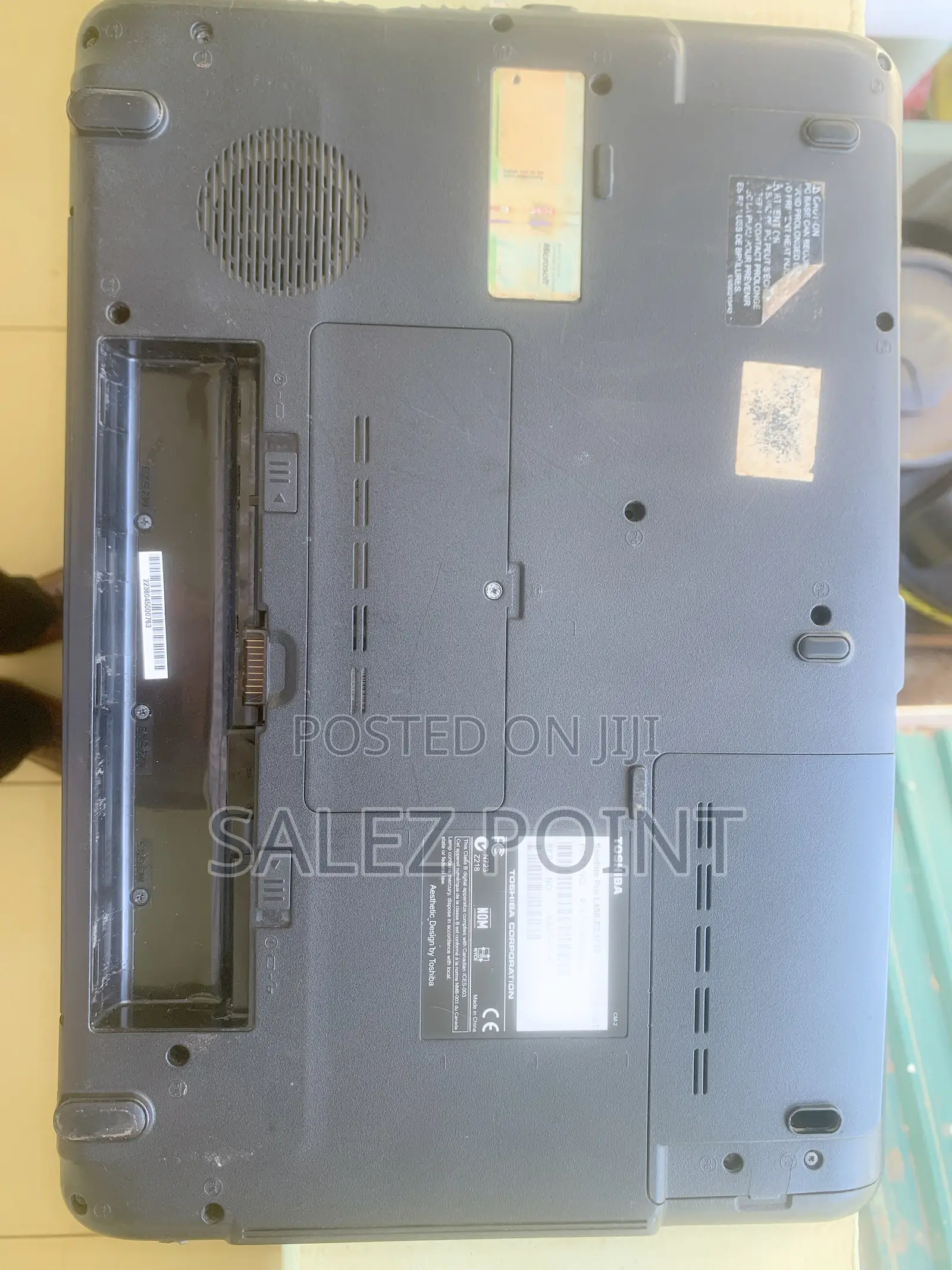 Laptop Toshiba Satellite L450 4GB Intel Core i3 HDD 500GB