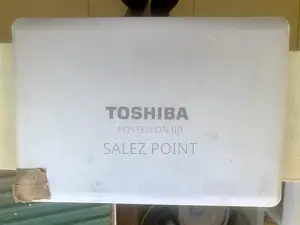 Laptop Toshiba Satellite L450 4GB Intel Core i3 HDD 500GB