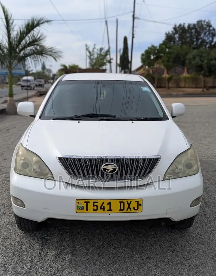 Toyota Harrier 2005 White