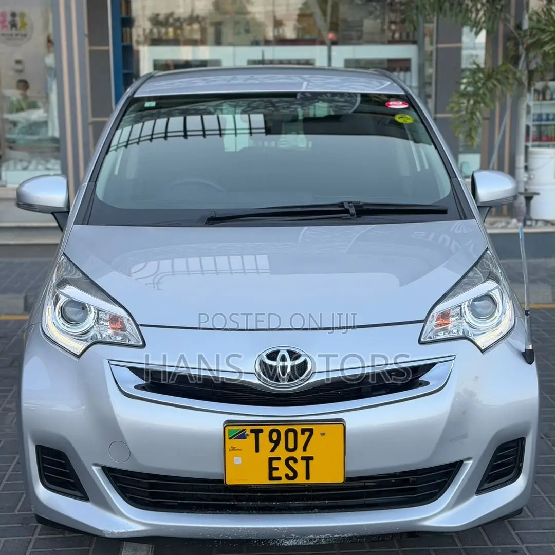 Toyota Ractis 2015 Silver