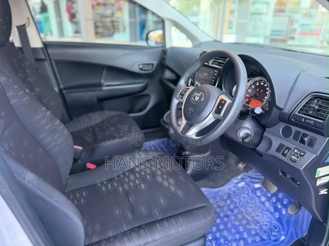 Toyota Ractis 2015 Silver
