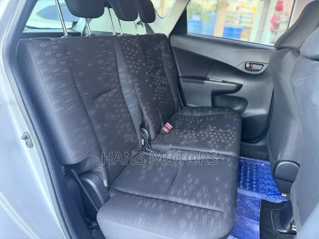 Toyota Ractis 2015 Silver