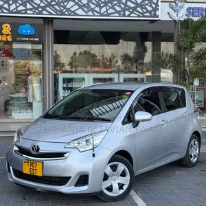 Toyota Ractis 2015 Silver