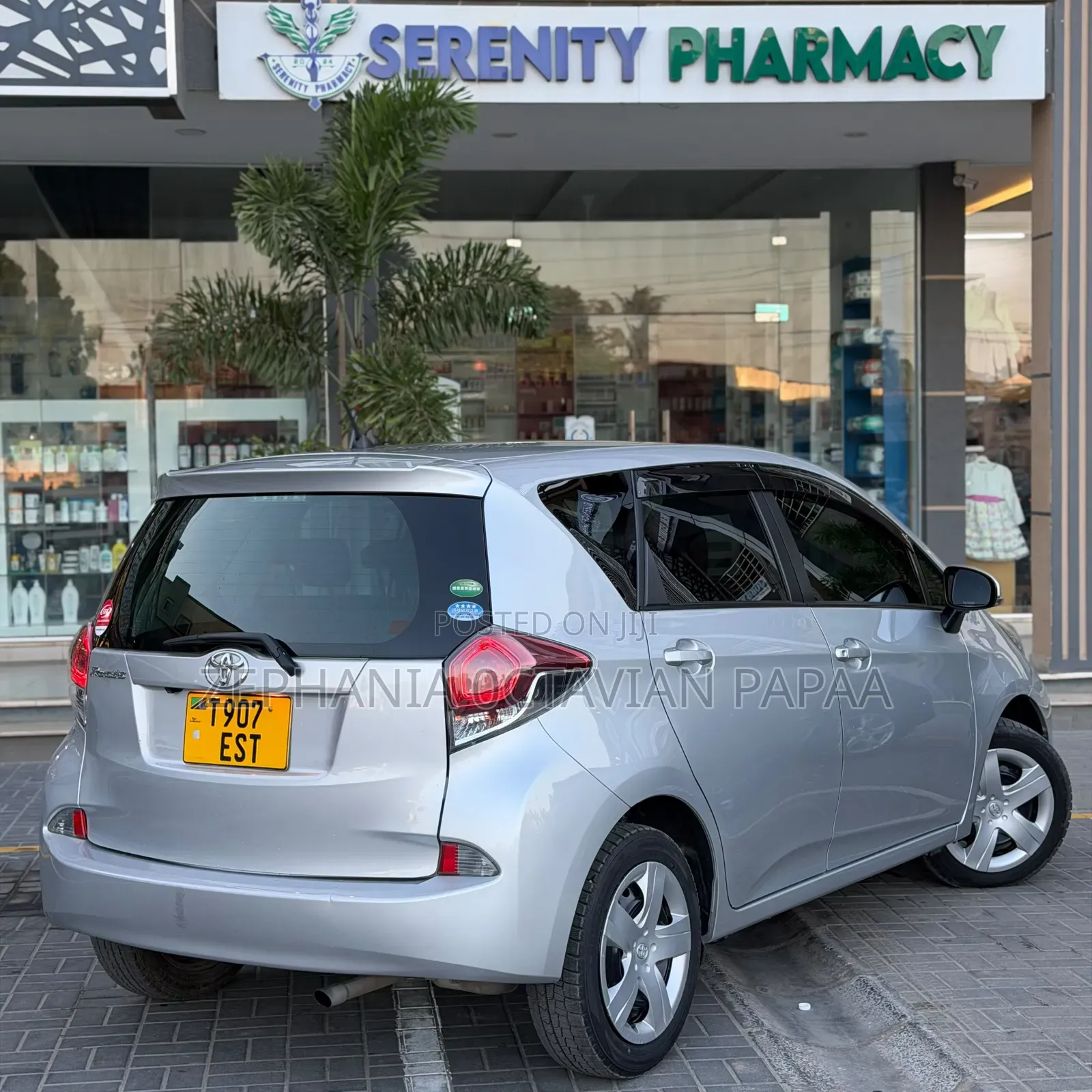 Toyota Ractis 2015 Silver