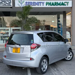 Toyota Ractis 2015 Silver