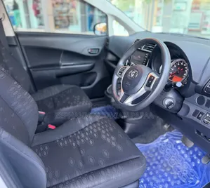 Toyota Ractis 2015 Silver