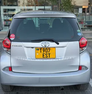 Toyota Ractis 2015 Silver