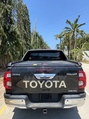 Toyota Hilux 2023 Black