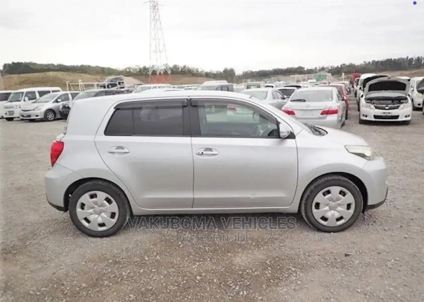 Toyota IST 2008 Silver