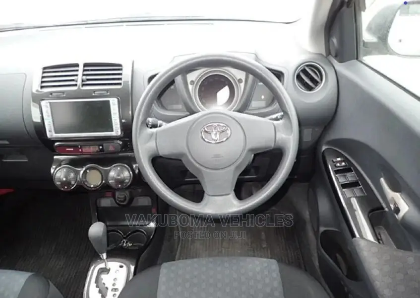 Toyota IST 2008 Silver