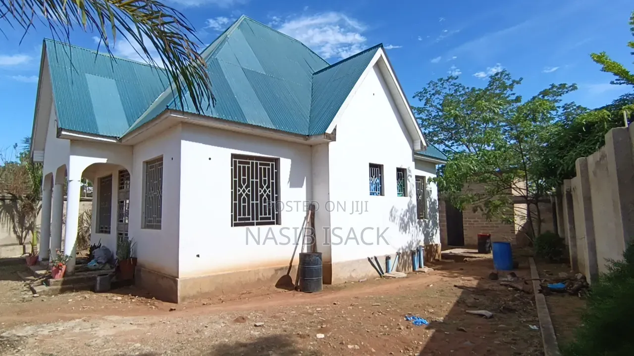 3bdrm House in Buswelu for sale