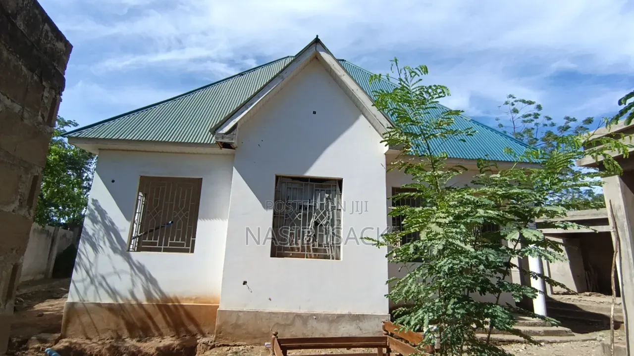 3bdrm House in Buswelu for sale