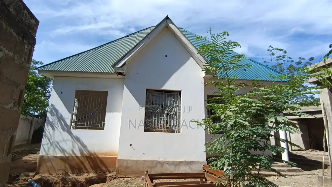 3bdrm House in Buswelu for sale