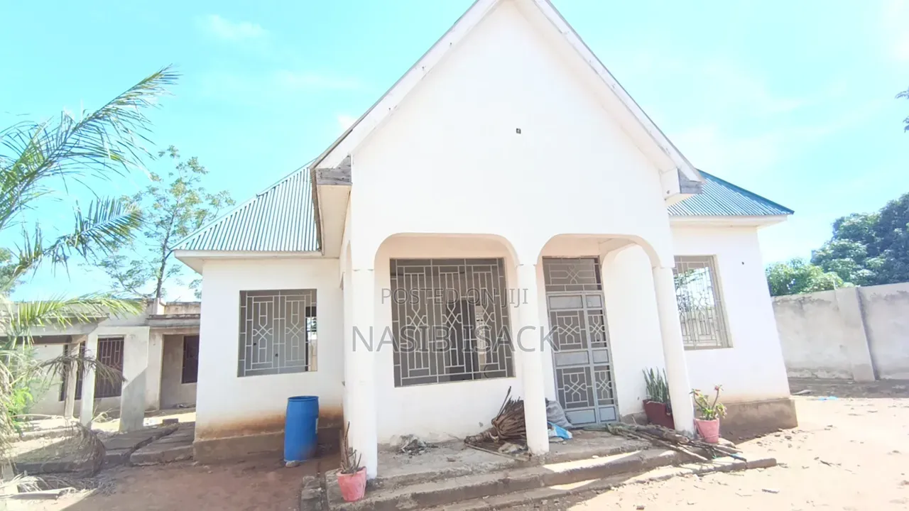 3bdrm House in Buswelu for sale