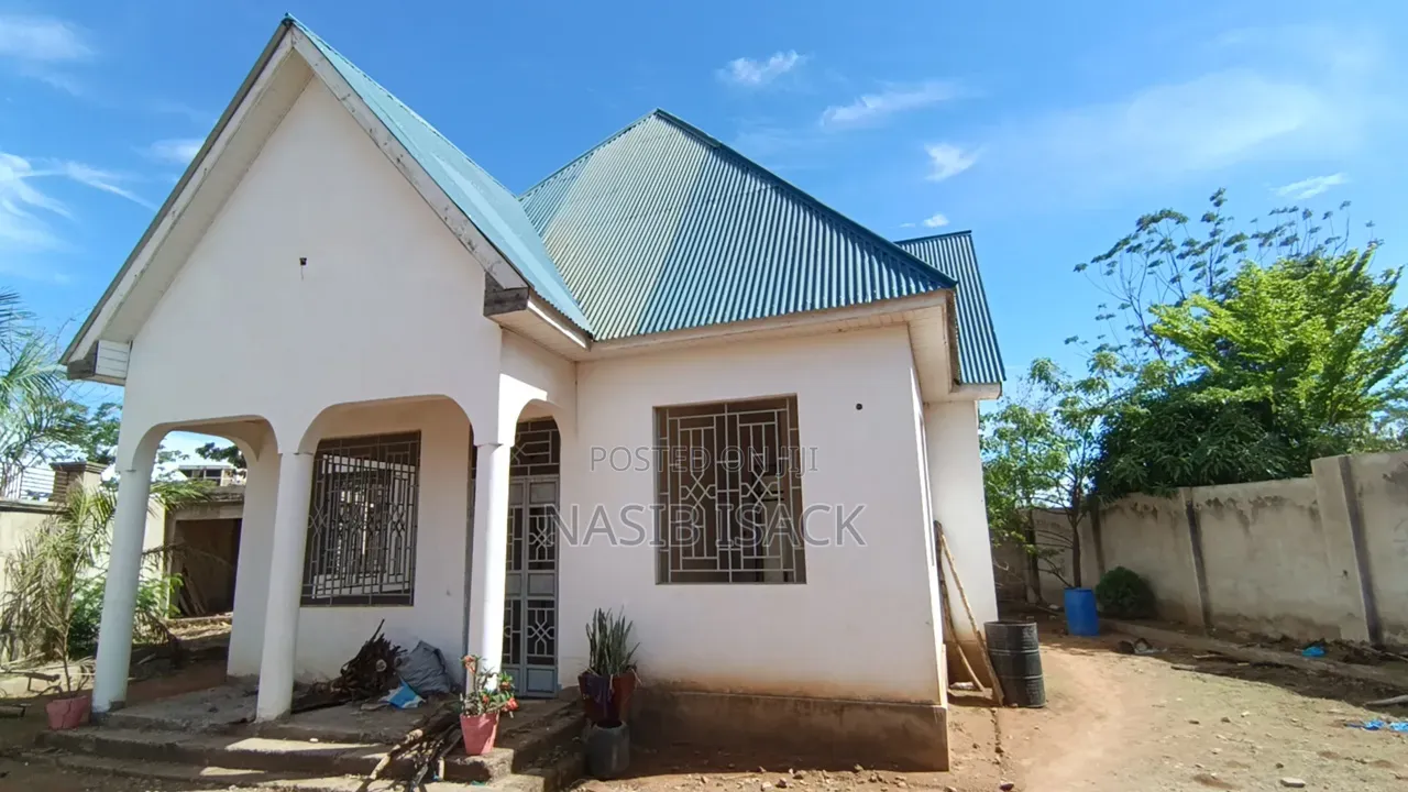 3bdrm House in Buswelu for sale