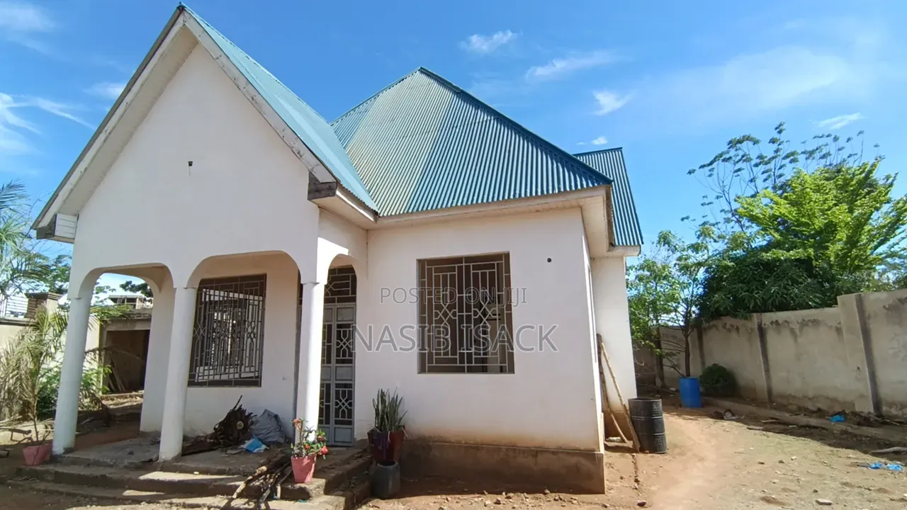 3bdrm House in Buswelu for sale