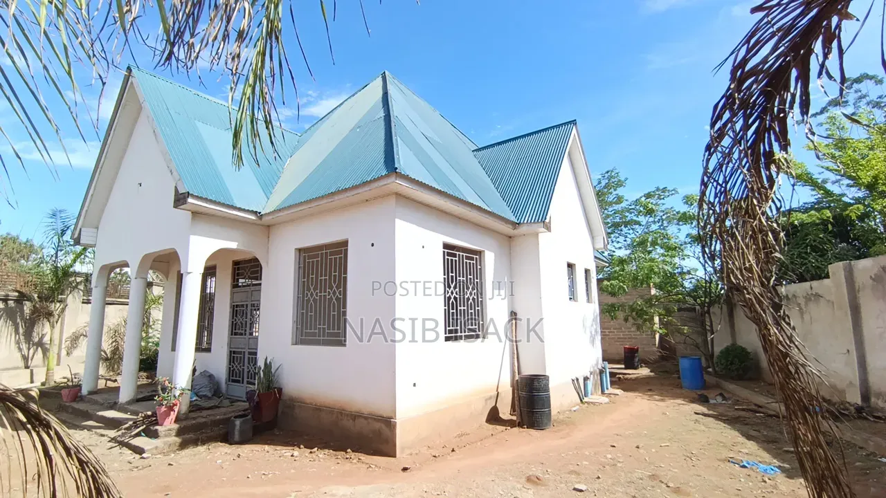 3bdrm House in Buswelu for sale