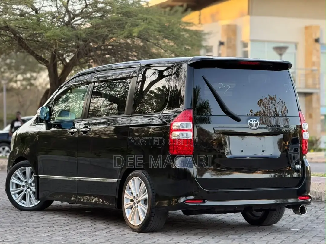 Toyota Noah 2009 Black