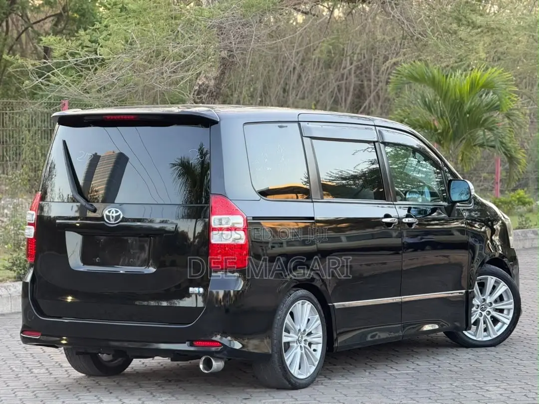 Toyota Noah 2009 Black