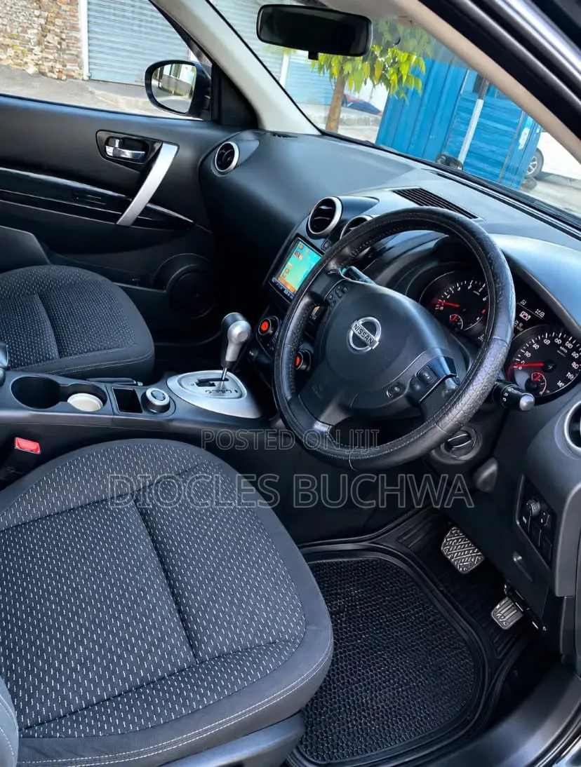 Nissan Dualis 2010 Orange