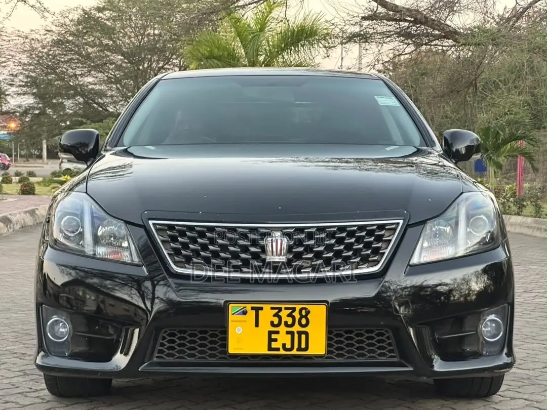 Toyota Crown 2011 Black