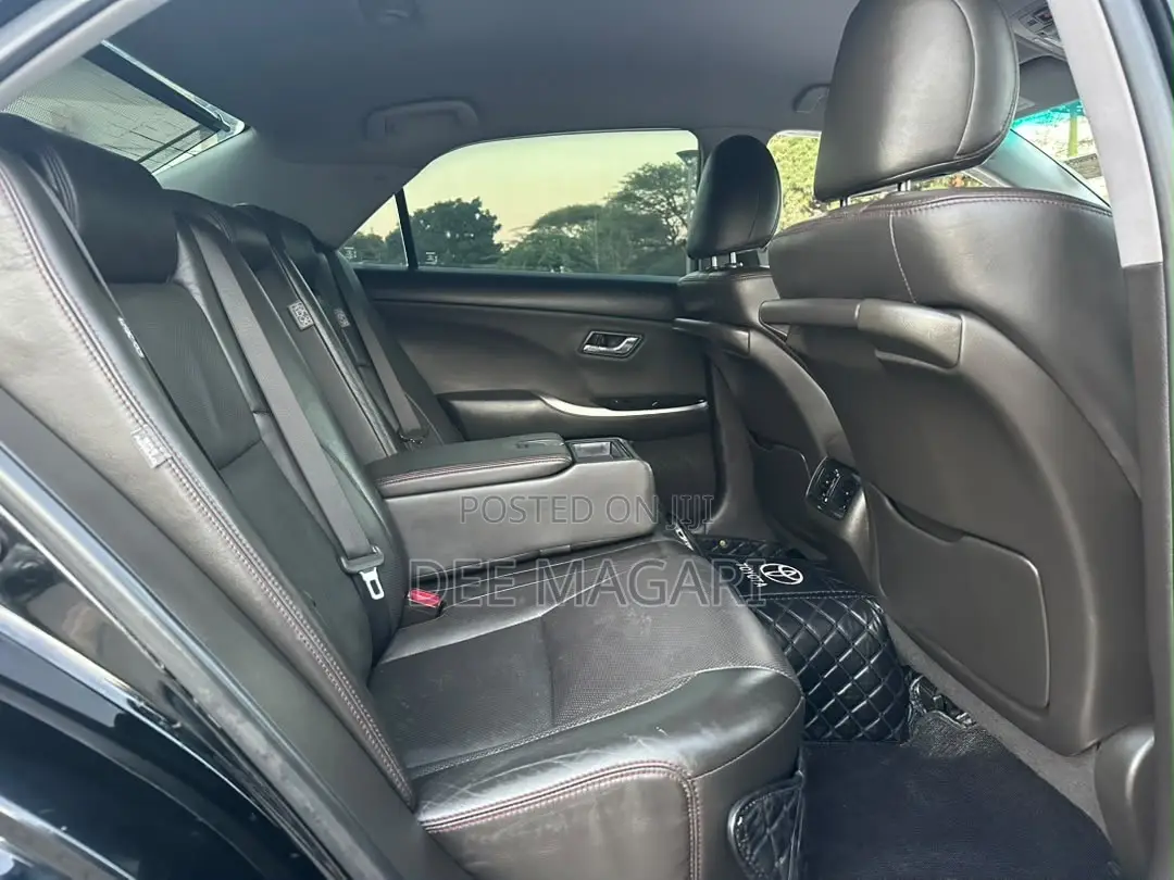 Toyota Crown 2011 Black