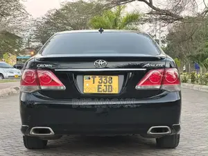 Toyota Crown 2011 Black