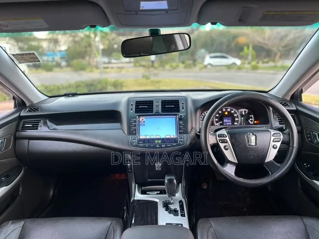 Toyota Crown 2011 Black