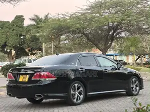 Toyota Crown 2011 Black