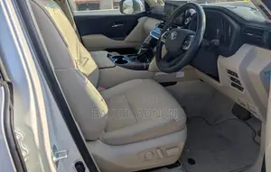 Toyota Land Cruiser LC300 2025 Off white