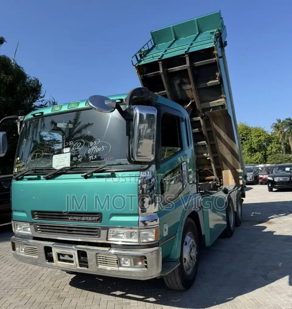 Mitsubishi Fuso Super Great Green