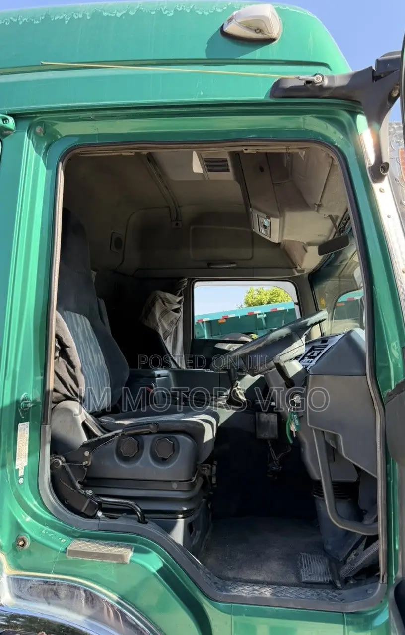 Mitsubishi Fuso Super Great Green