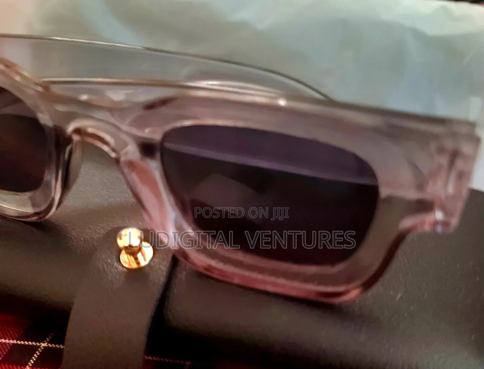 Gray Frames Sun Glasses /Classic Designs
